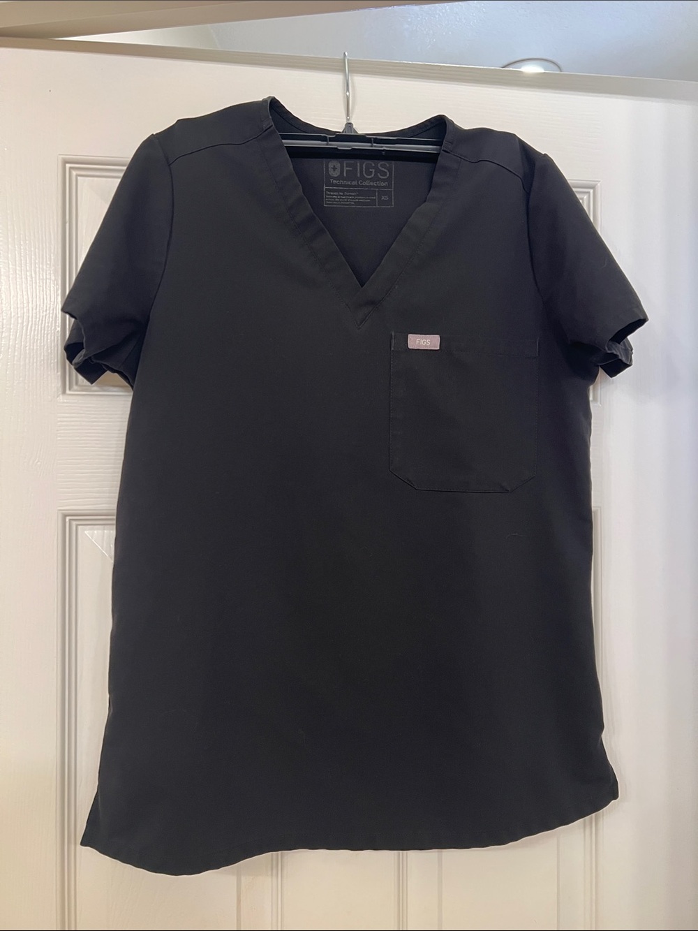 Figs Men’s Black V-Neck Scrub Top with Chest Pocket